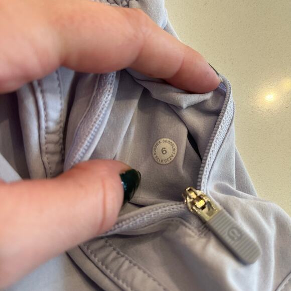 Lululemon Tracker Shorts in Serene Blue Size 6 - Picture 6 of 8